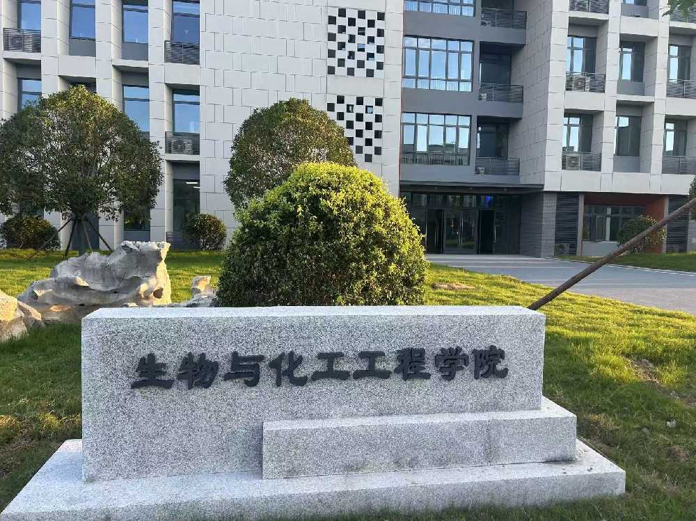 望谟县扬州职业大学体育场高杆灯项目